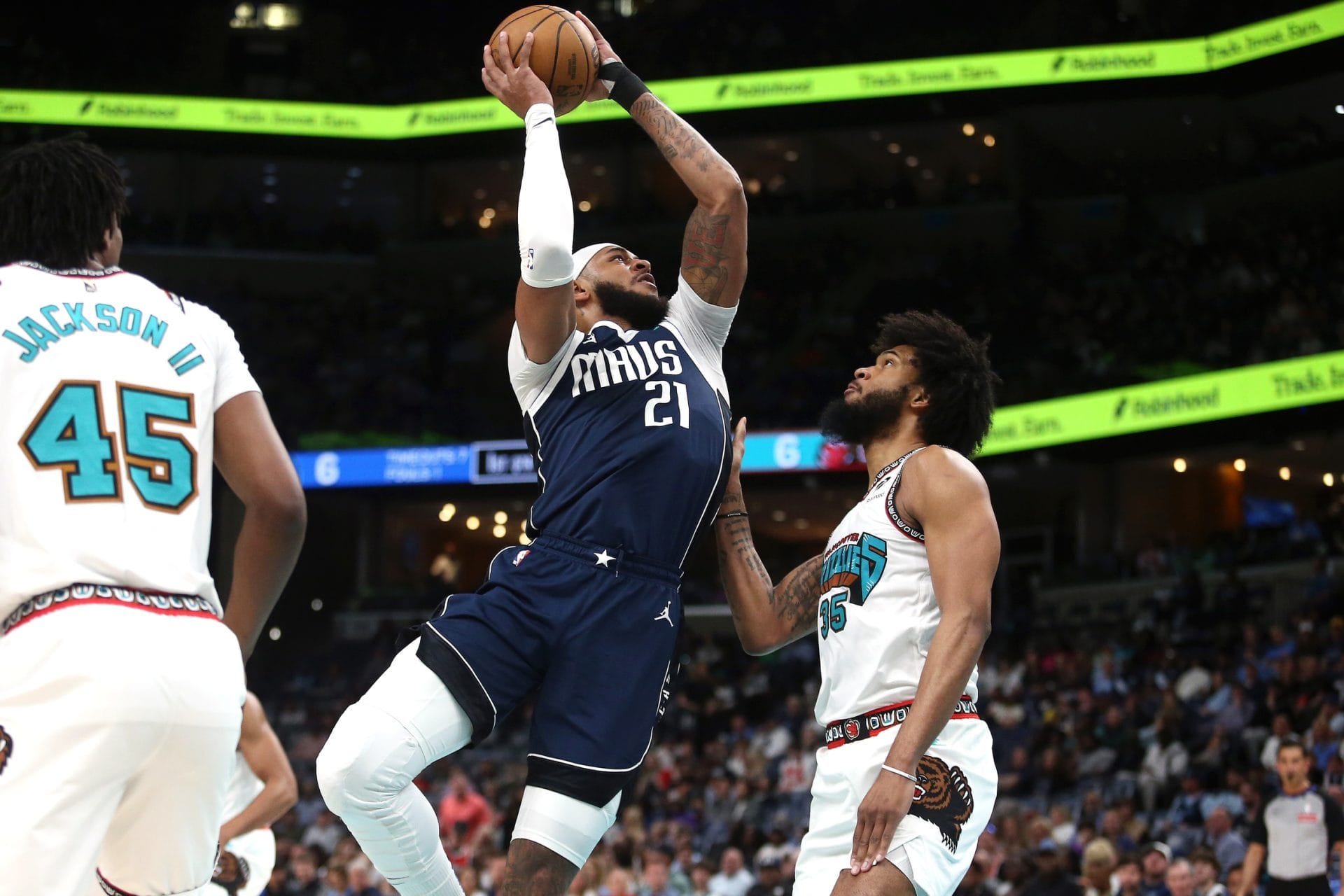 Los Lakers buscan pívot y surgen dos nombres: Nicolas Claxton y Daniel Gafford