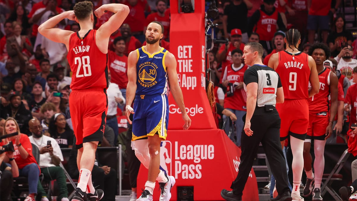 Sengun celebra una canasta ante los Warriors