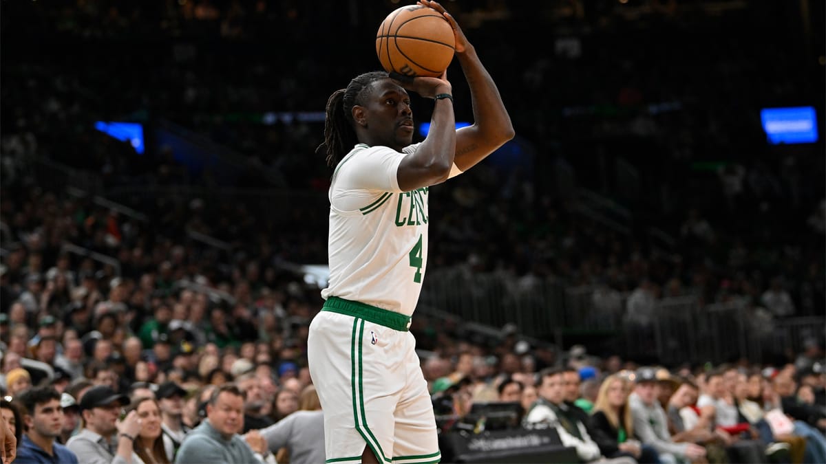 Jrue Holiday lanza un triple