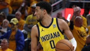 Tyrese Haliburton inicia una jugada en el Game 3 ante los Knicks.