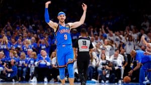 Caruso celebra el triunfo de los Thunder