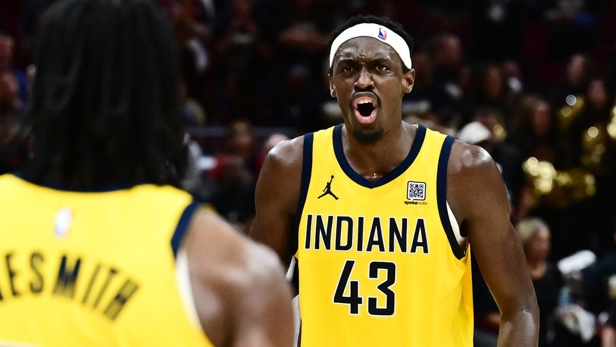 Pascal Siakam celebra una acción en los playoffs NBA 2025.