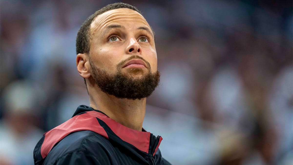 Stephen Curry ve la serie ante los Timberwolves en el banquillo