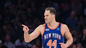 Bojan Bogdanovic celebra con los Knicks.