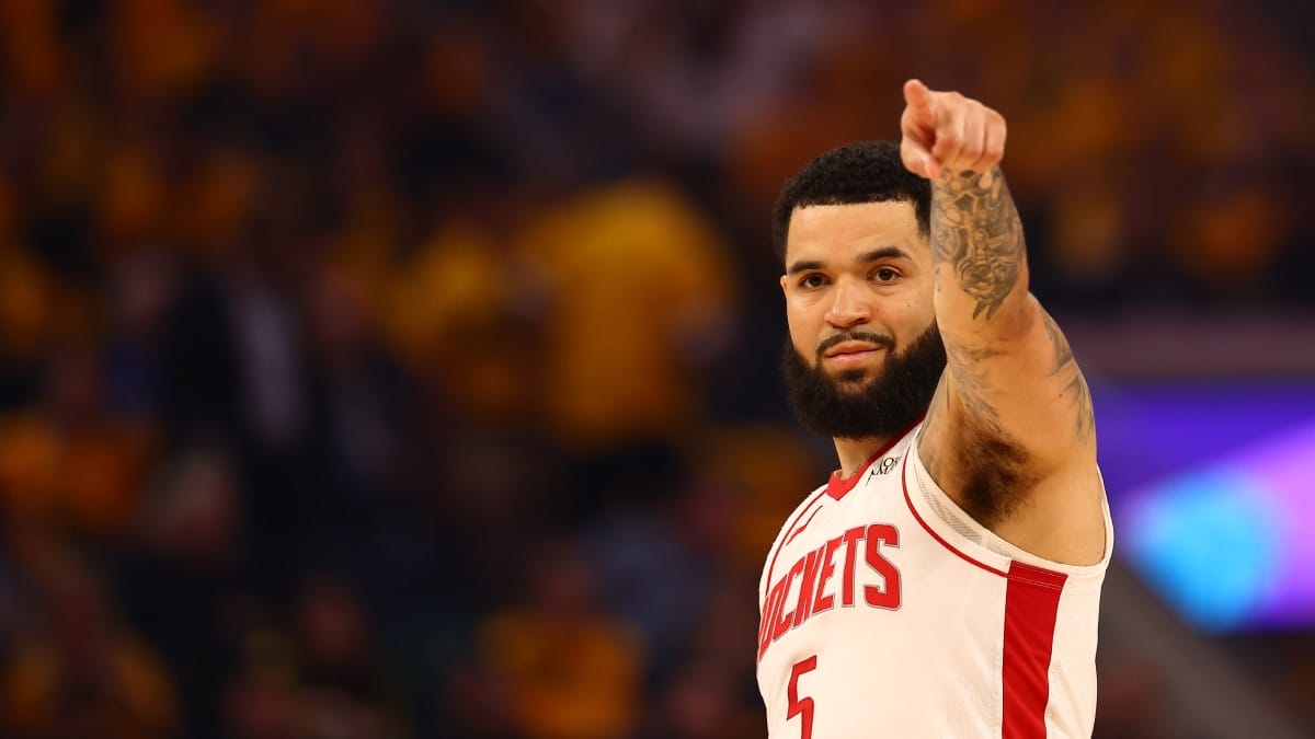 Fred VanVleet celebra ante los Golden State Warriors.