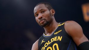 Jonathan Kuminga con el uniforme de los GoldenState Warriors.
