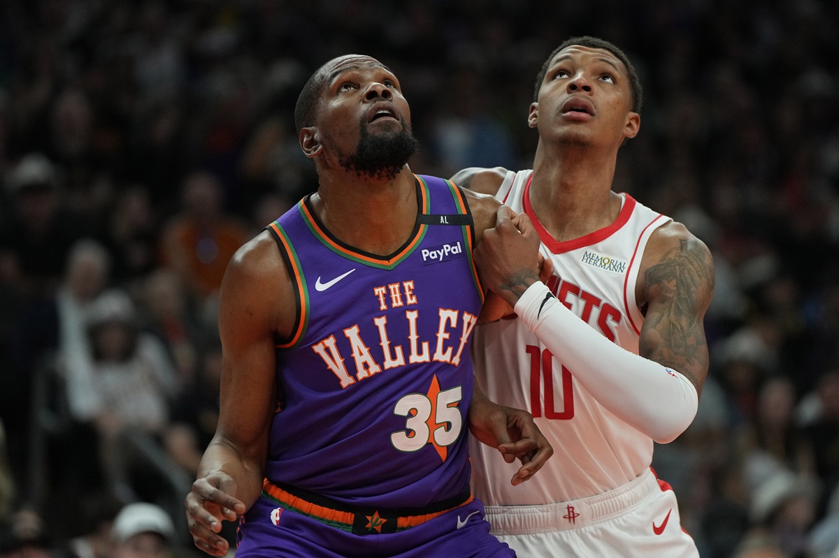 Kevin Durant y Jabari Smith Jr.