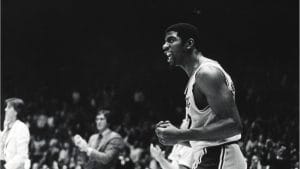 Earvin Magic Jonson celebra una acción en enero de 1980.
