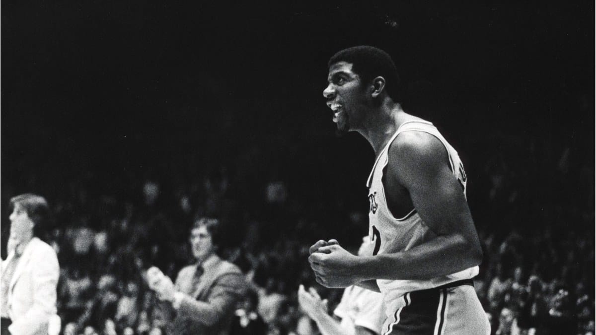 Earvin Magic Jonson celebra una acción en enero de 1980.