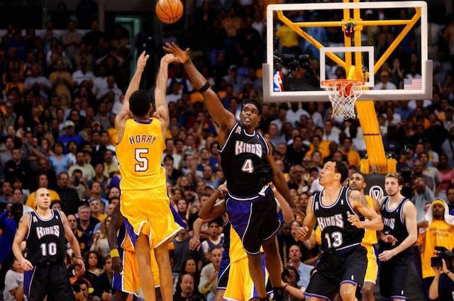 Robert-Horry-tiro-ganador-con-los-Lakers-en-las-Finales-contra-los-Kings
