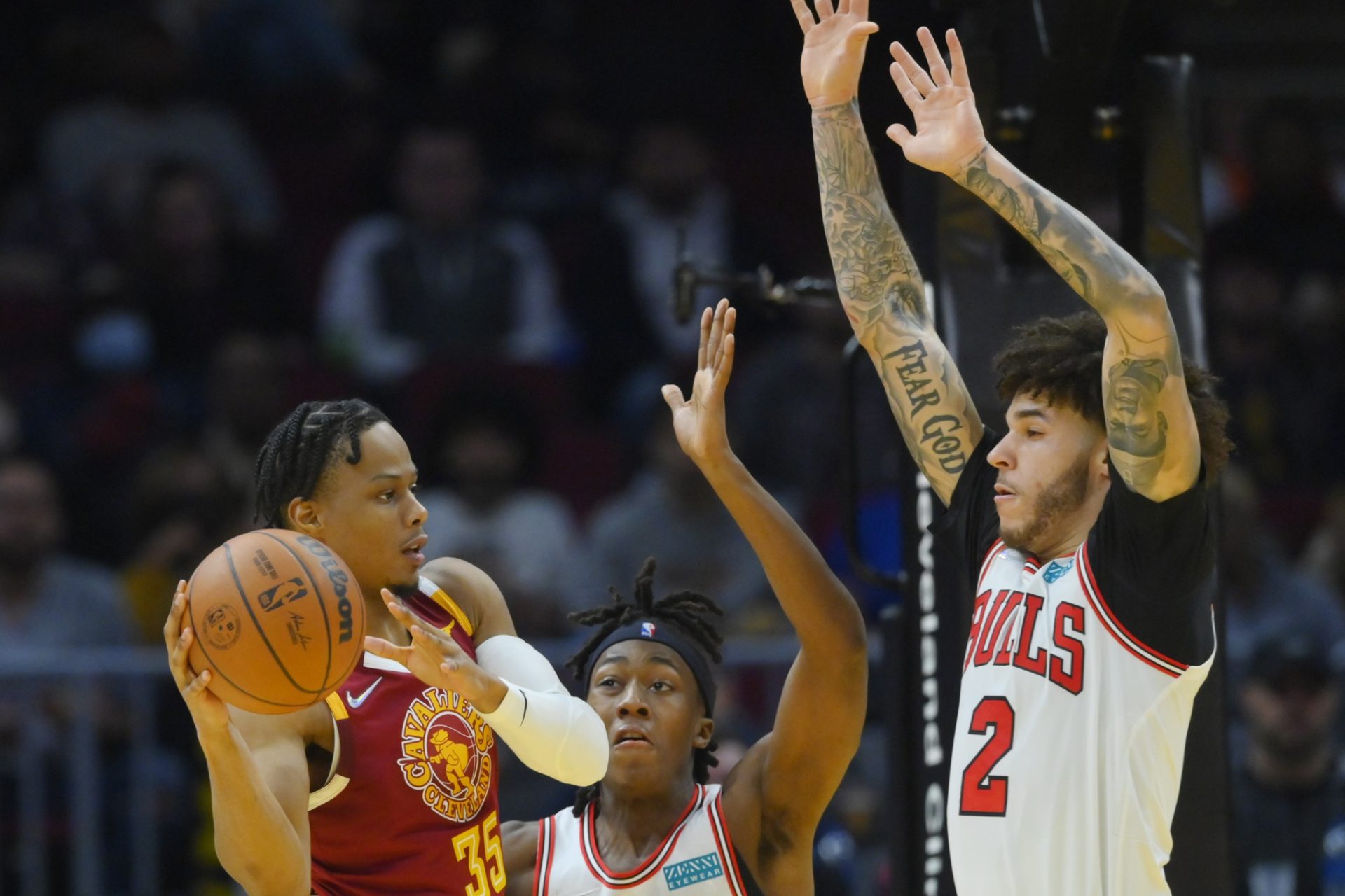 Lonzo-Ball-traspasado-a-Cleveland-por-isaac-okoro