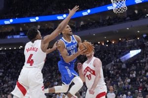Antetokounmpo y los Raptors, ¿interés mutuo?