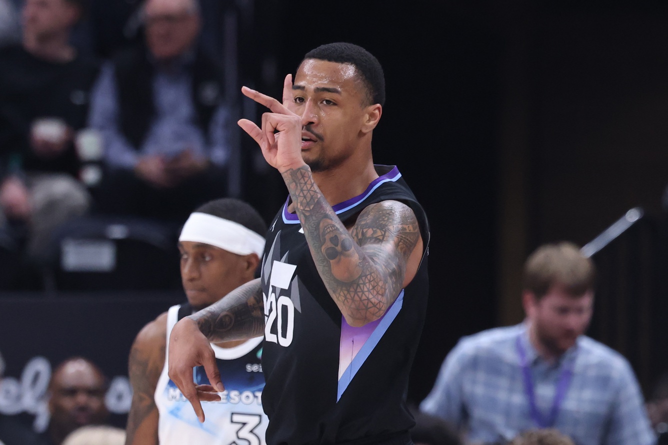 John Collins ejerce su opción de jugador