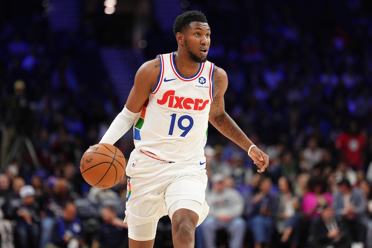 Justin Edwards continuará en Philadelphia