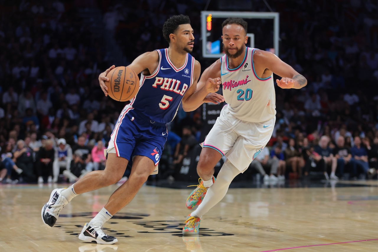Philadelphia extiende la oferta cualificada a Quentin Grimes