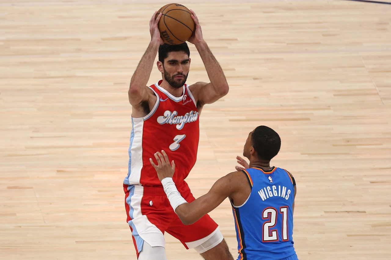 Los Grizzlies extienden la oferta cualificada a Santi Aldama