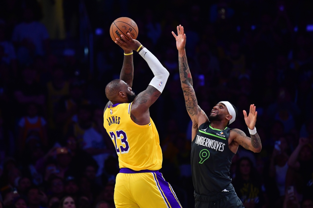 LeBron planea ejecutar su opción de jugador