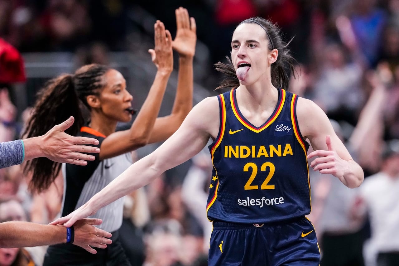 Caitlin Clark vuelve por todo lo alto