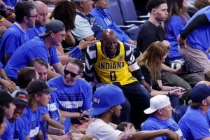 fans-de-oklahoma-city-thunder-en-las-finales-alrededor-de-un-aficionado-de-los-Indiana-Pacers