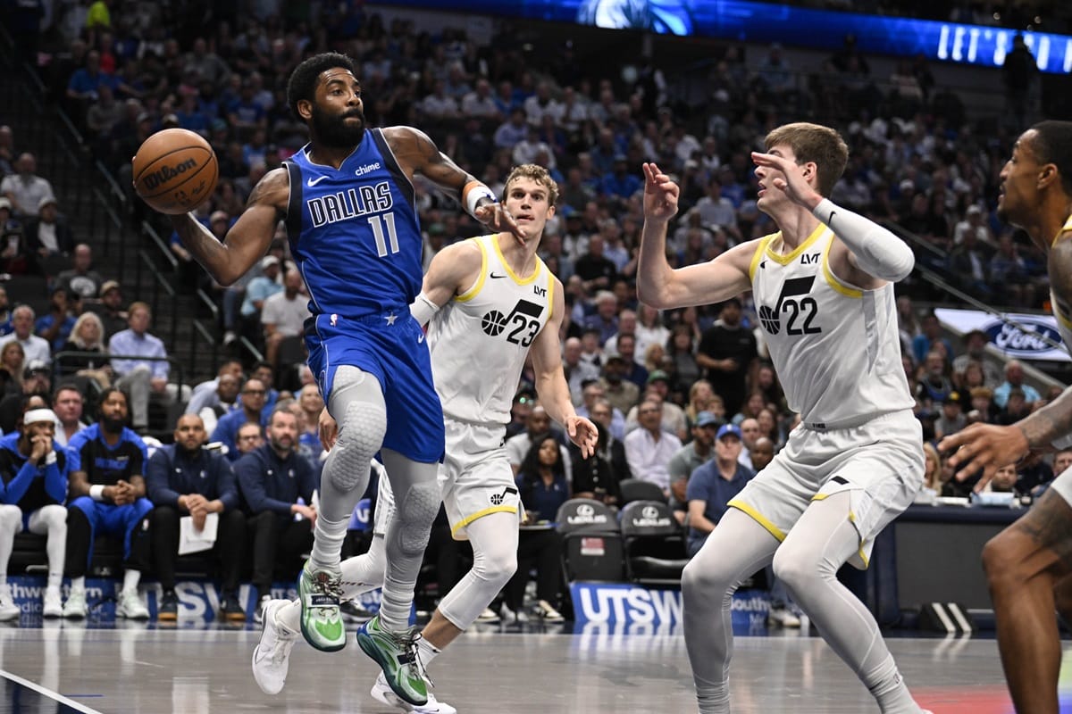 Un lance de un partido entre Jazz y Mavericks