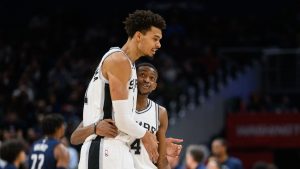 Victor Wembanyama y De'Aaron Fox buscan nuevo compañero | Traspasos Draft 2025