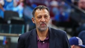 Vlade Divac en su última aparición por Sacramento.