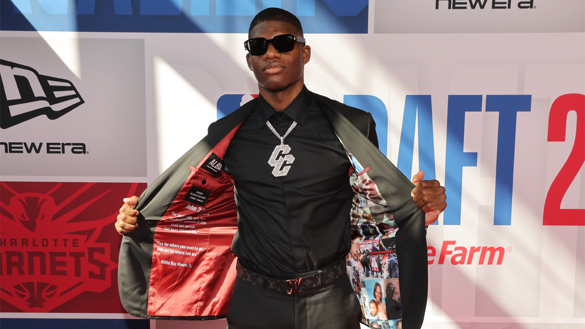 Cedric Coward antes de la ceremonia del Draft NBA