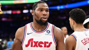 Guerschon Yabusele, disputando un partido con Philadelphia 76ers.