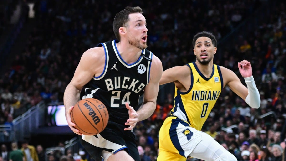 Pat Connaughton, durante un partido de playoffs ante los Indiana Pacers.