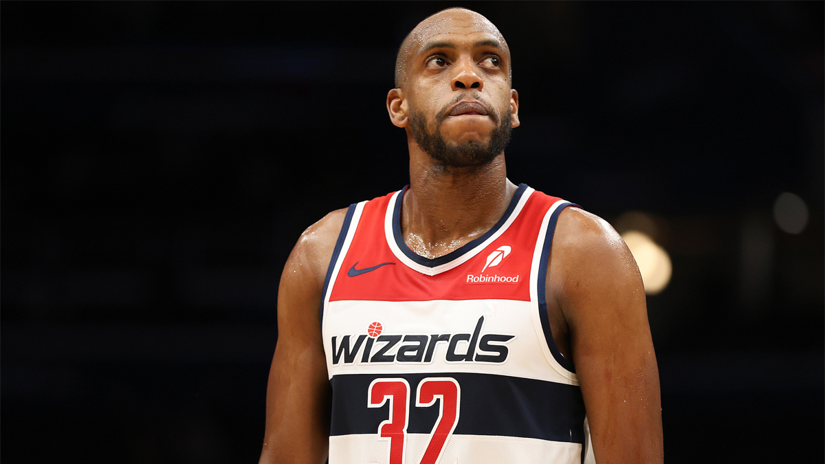 Khris Middleton durante un partido de los Wizards