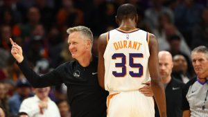 Kevin Durant, junto a Steve Kerr ya como jugador de Phoenix Suns.