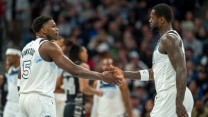 Randle y Edwards durante un partido de los Timberwolves
