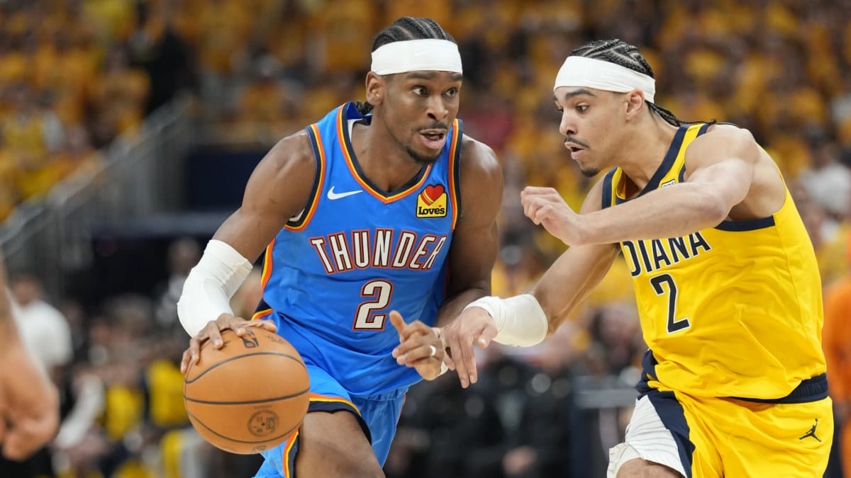 Shai Gilgeous-Alexander intenta anotar ante la defenda de Nembhard.