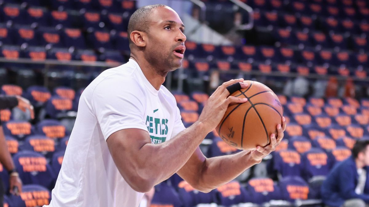 Al Horford, calentando antes de un partido de playoffs contra los Knicks.
