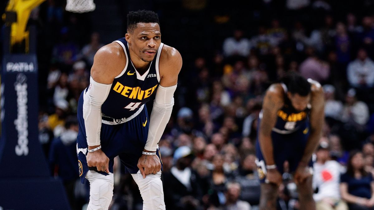 Russell Westbrook, disputando un partido como jugador de Denver Nuggets.