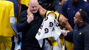 Haliburton abandona el Game 7 lesionado