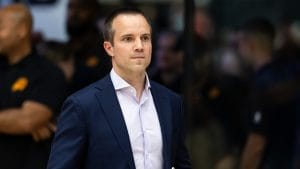 Jordan Ott, justo antes de iniciar su rueda de prensa de presentación como entrenador de los Phoenix Suns.