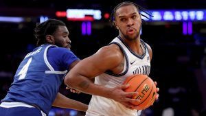 Eric Dixon, disputando un partido con Villanova.