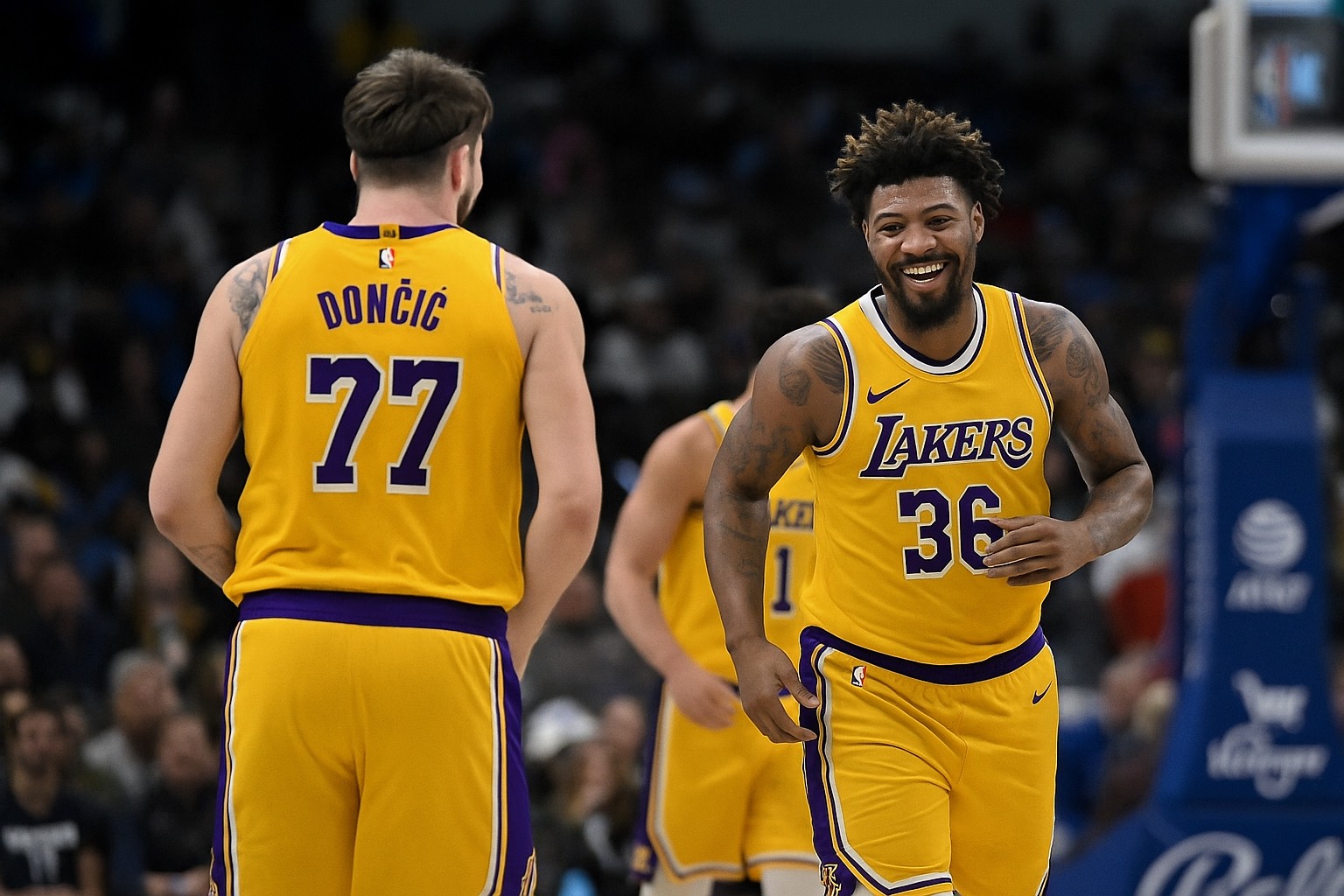 Marcus-Smart-y-Luka-Doncic-con-la-camiseta-de-los-Lakers