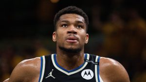Footografía en primer plano de Giannis Antetokounmpo.