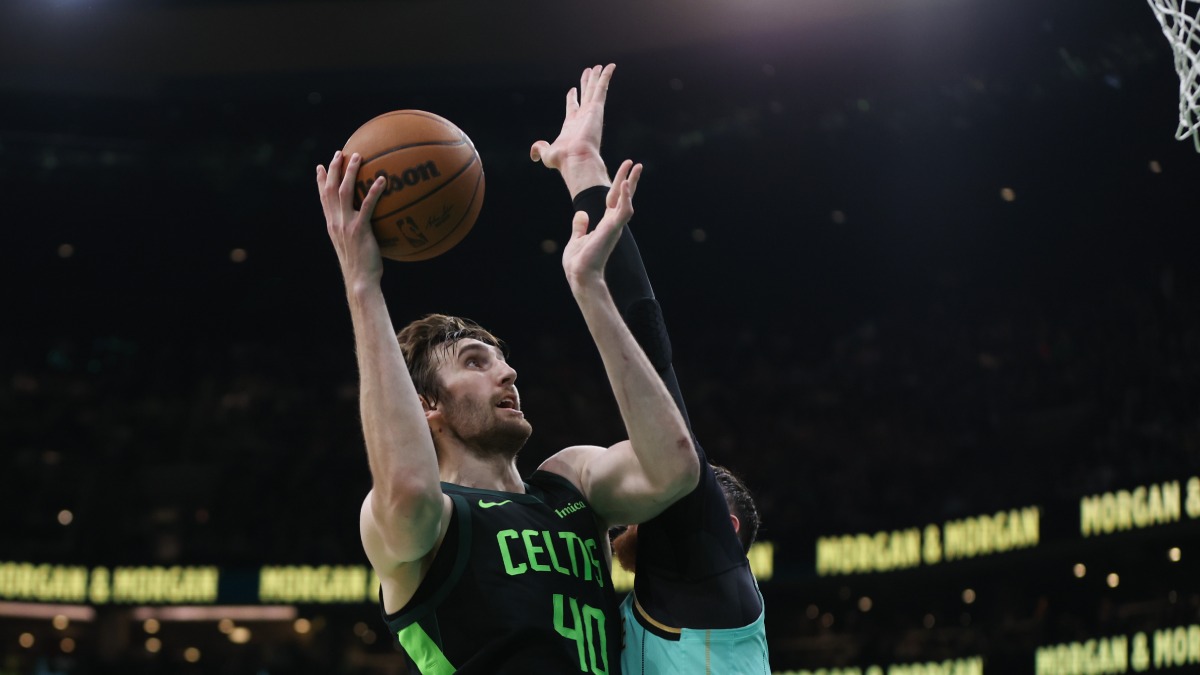 Luke Kornet trata de superar la marca de Jusuf Nurkic.