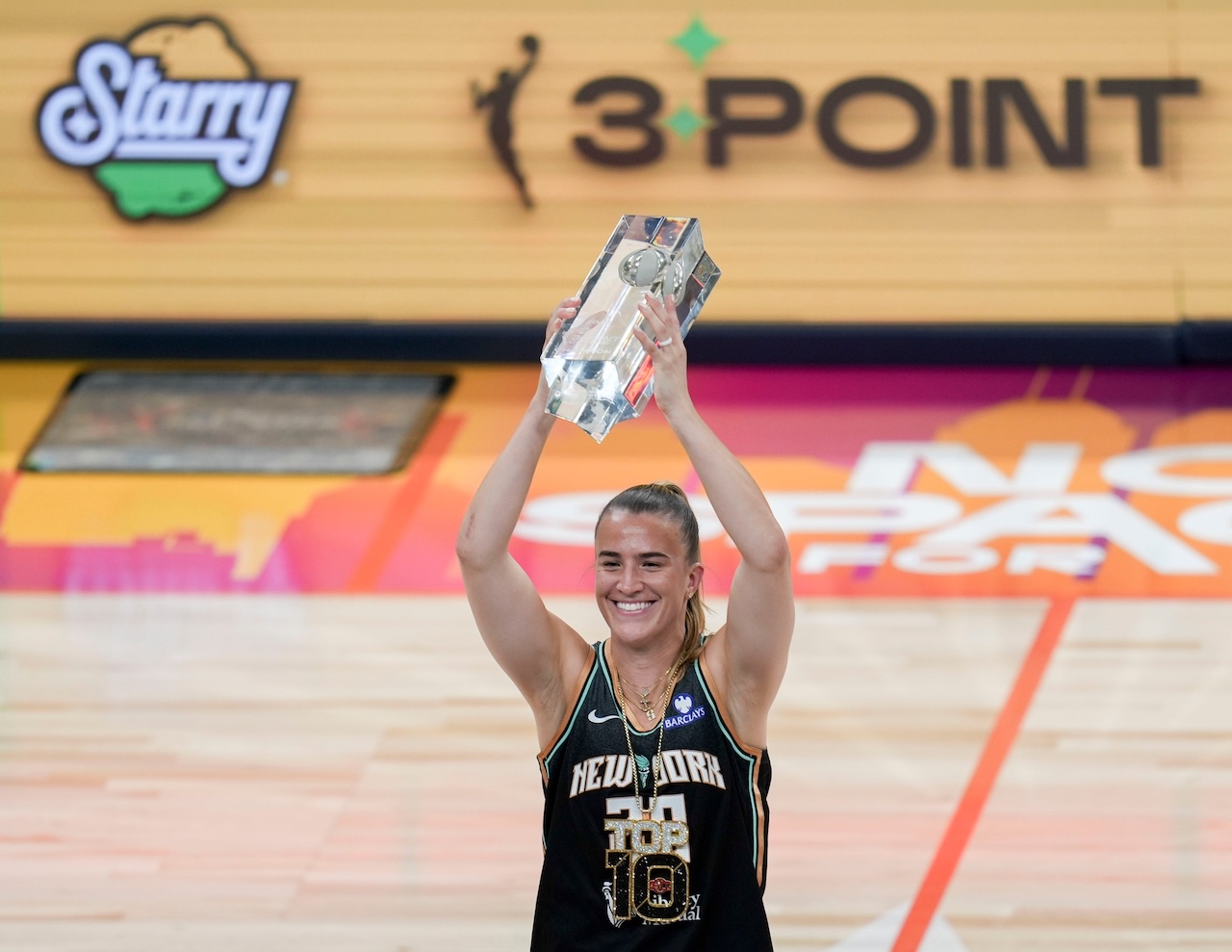 Sabrina Ionescu no tiene rival