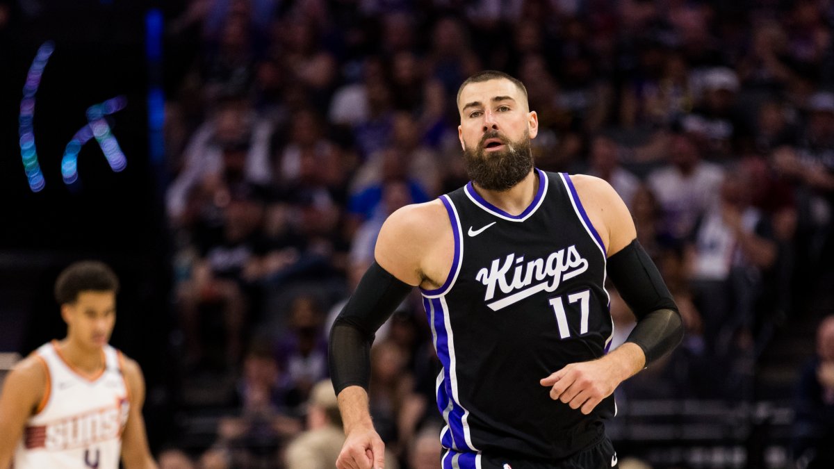 Jonas Valanciunas con la camiseta de los Sacramento Kings.
