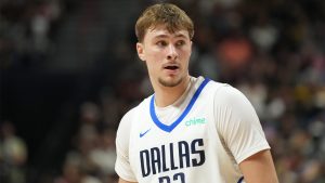 Cooper Flagg en su primer partido con los Mavericks