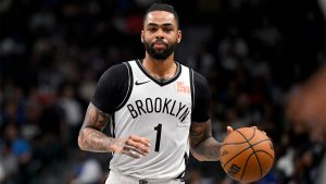 D'Angelo Russell sube el balón con los Nets