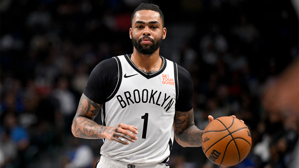 D'Angelo Russell sube el balón con los Nets