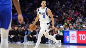 Dante Exum con el balón