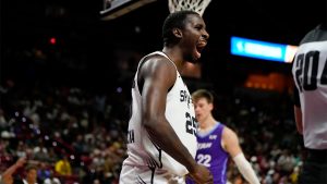 David Jones-García jugando con los San Antonio Spurs