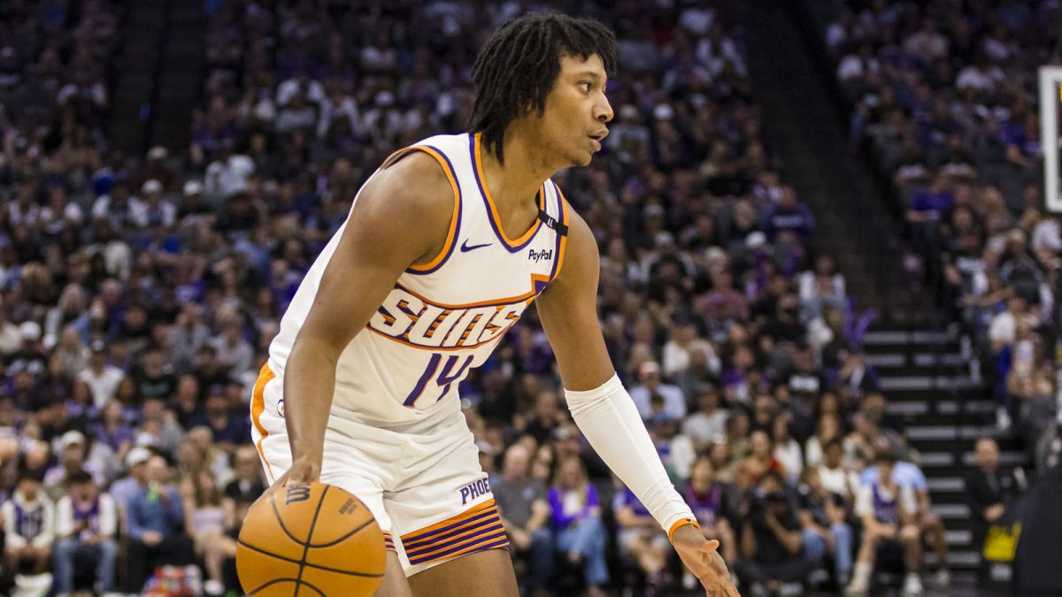 Tyty Washington, disputando un partido con los Phoenix Suns.