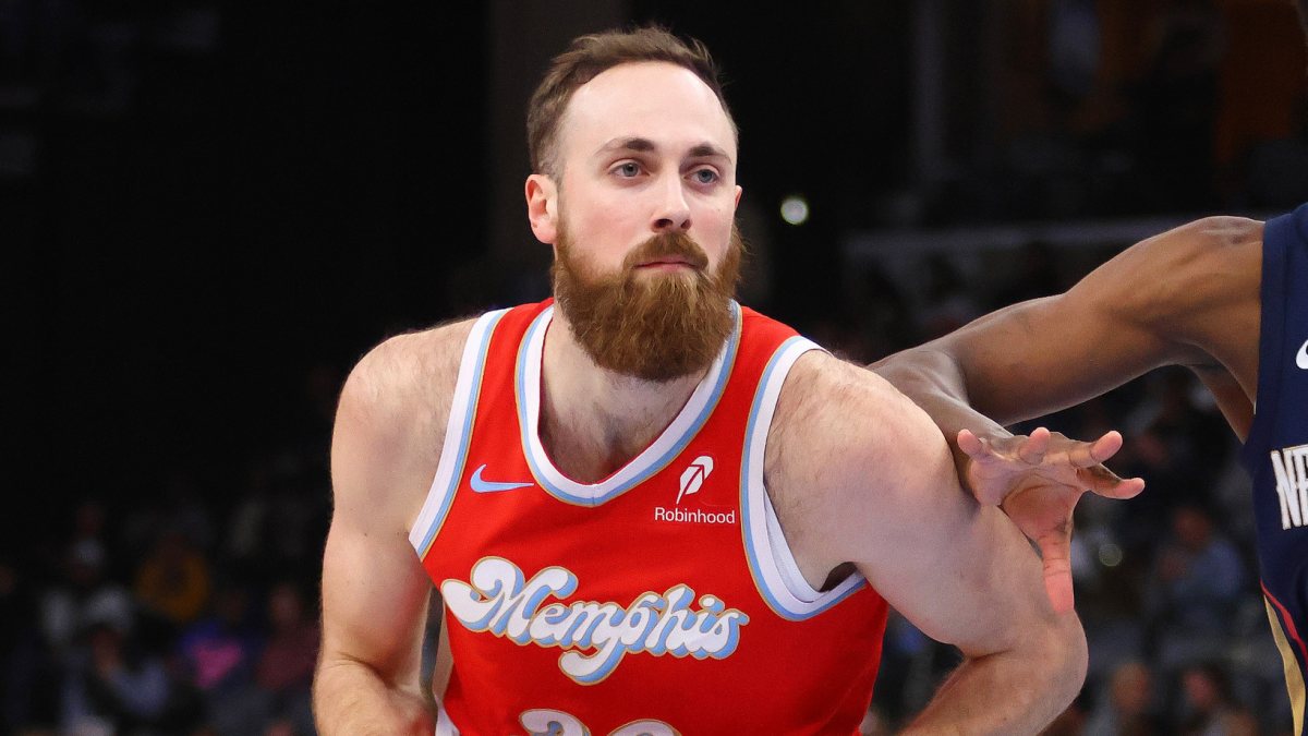 Jay Huff, disputando un partido con Memphis Grizzlies.